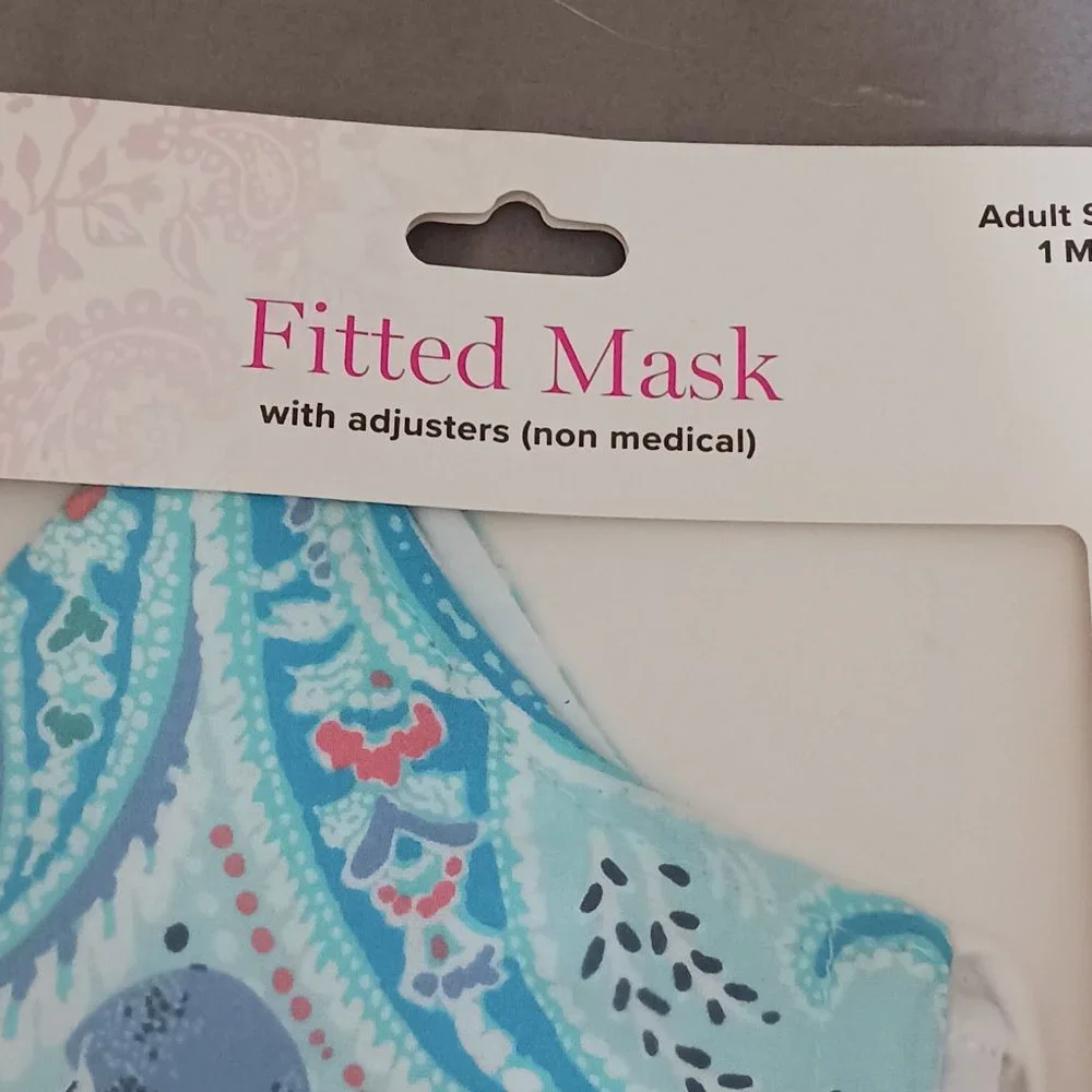 NWT! VERA BRADLEY FITTED FACE MASK